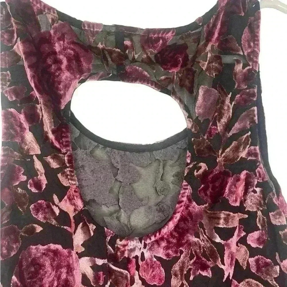 Modcloth Anthropologie Sleeveless Velvet Rose Pattern Top Size XS - Picture 4 of 11